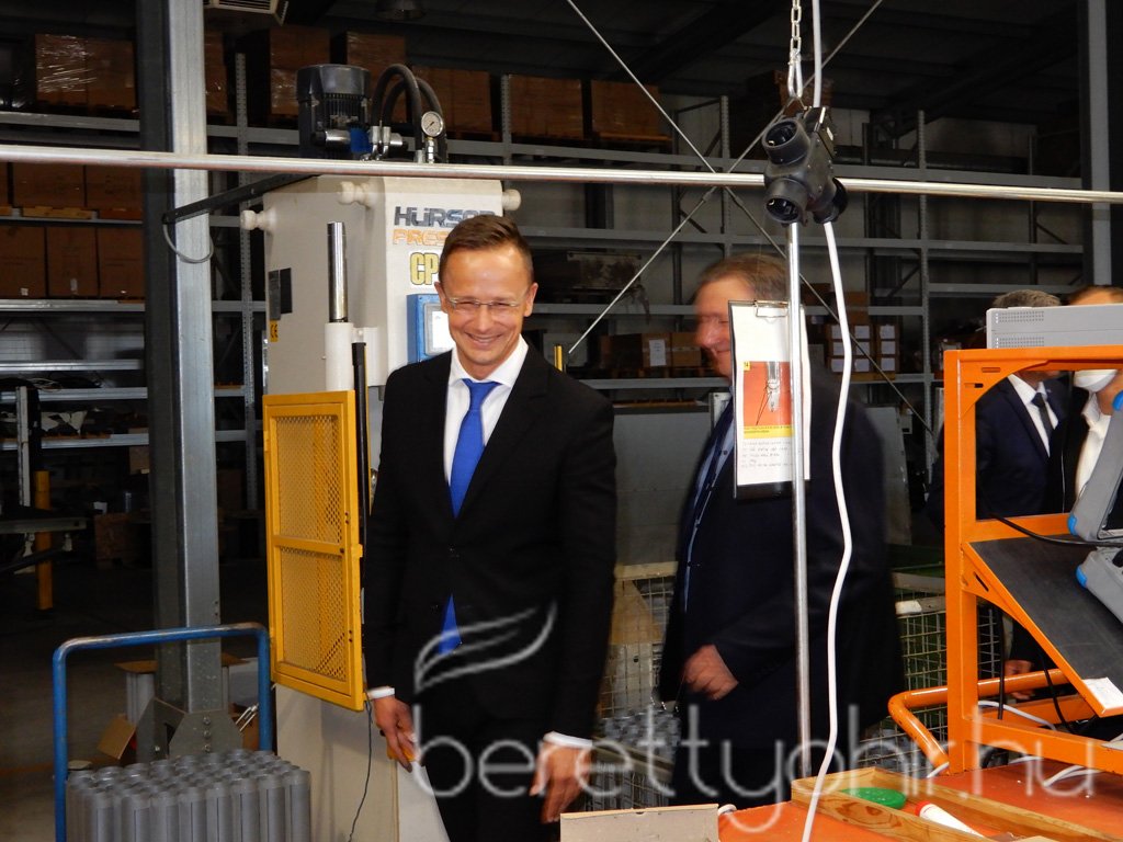 Szijjártó Péter látogatása a Mezei Vill-nél 36